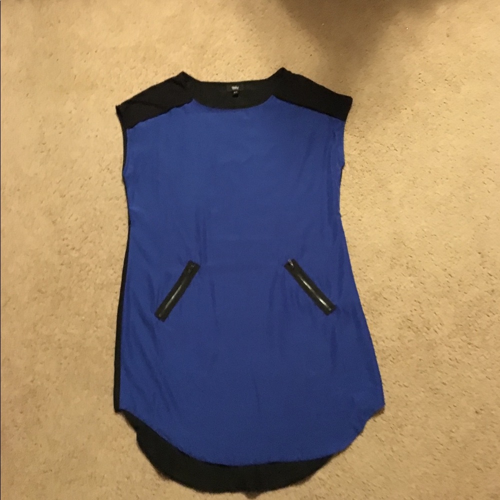 Blue t-shirt dress. Front zipper pockets.